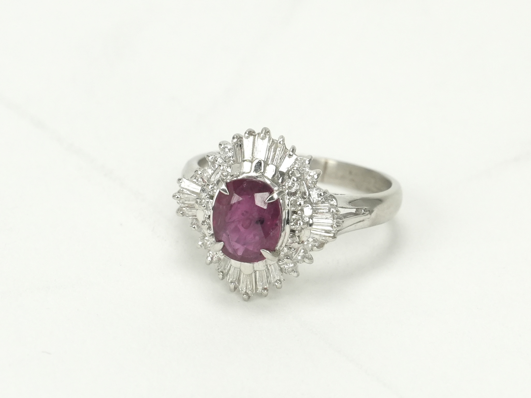 投稿記事「ルビー ダイヤモンド リング Pt900 1.47ct D0.35ctを買取しました！」の商品画像