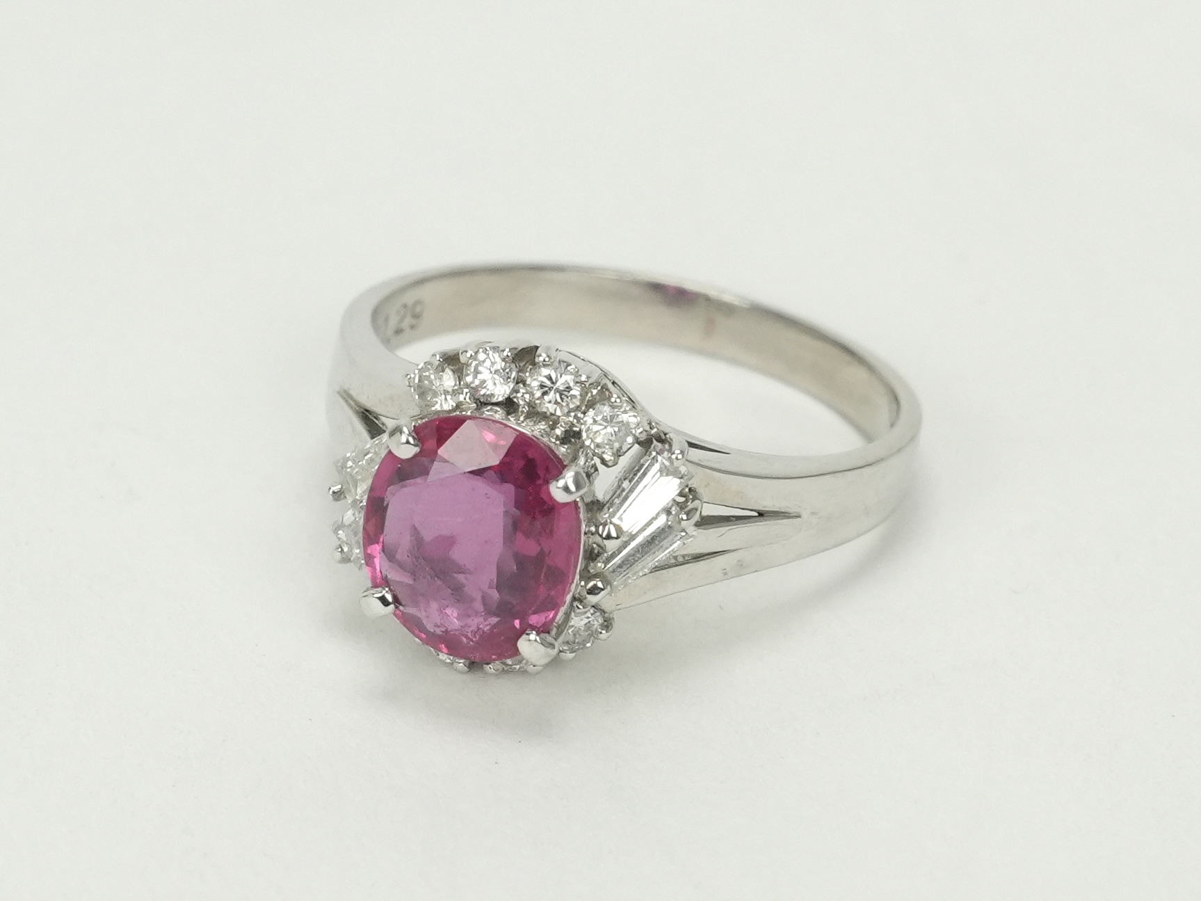 投稿記事「ルビー ダイヤモンド リング Pt900 1.29ct D0.34ctを買取しました！」の商品画像