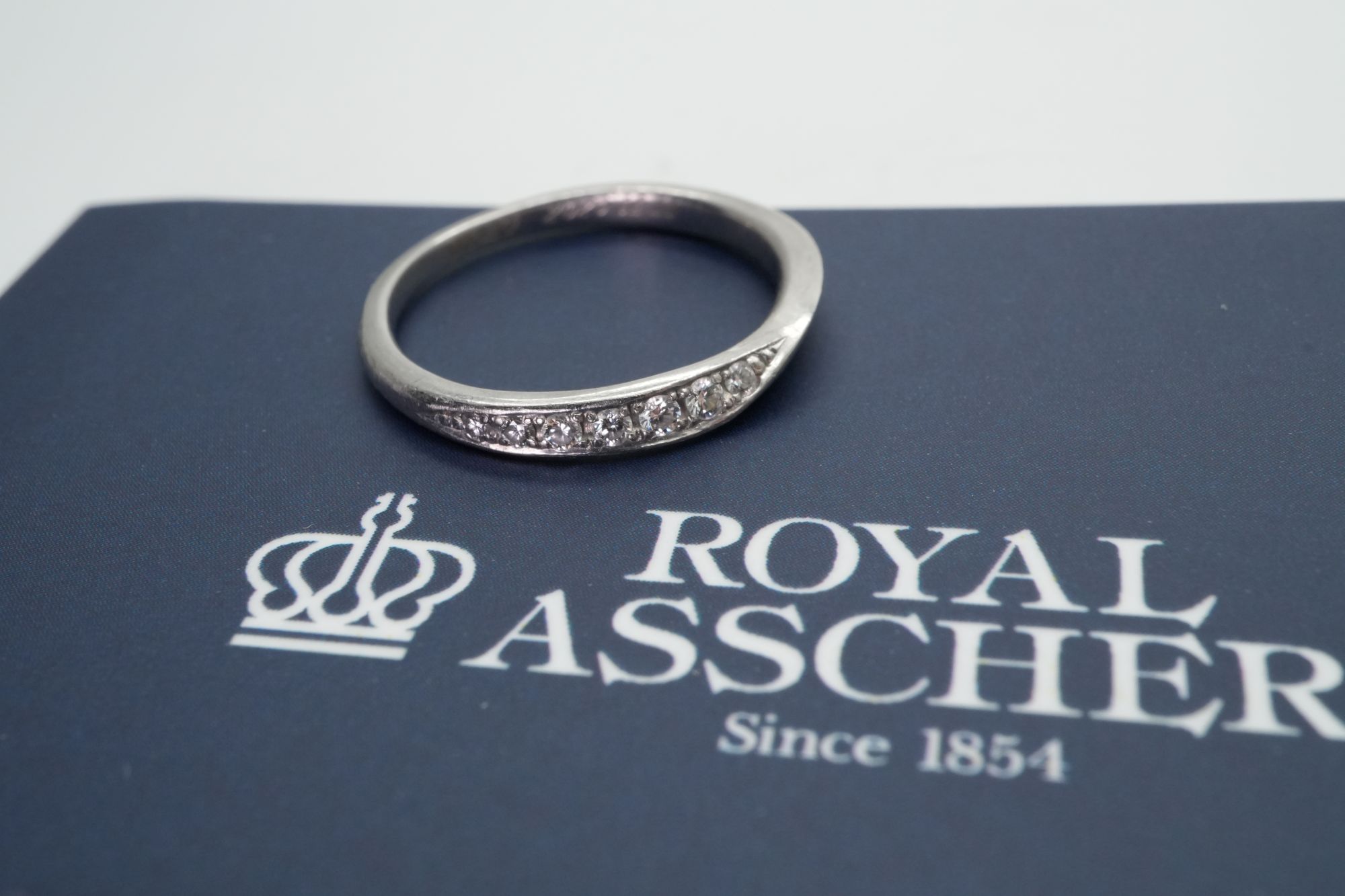 投稿記事「ロイヤル・アッシャー フロリアード マリッジリング ダイヤモンド 0.07ct Pt950を買取しました！」の商品画像