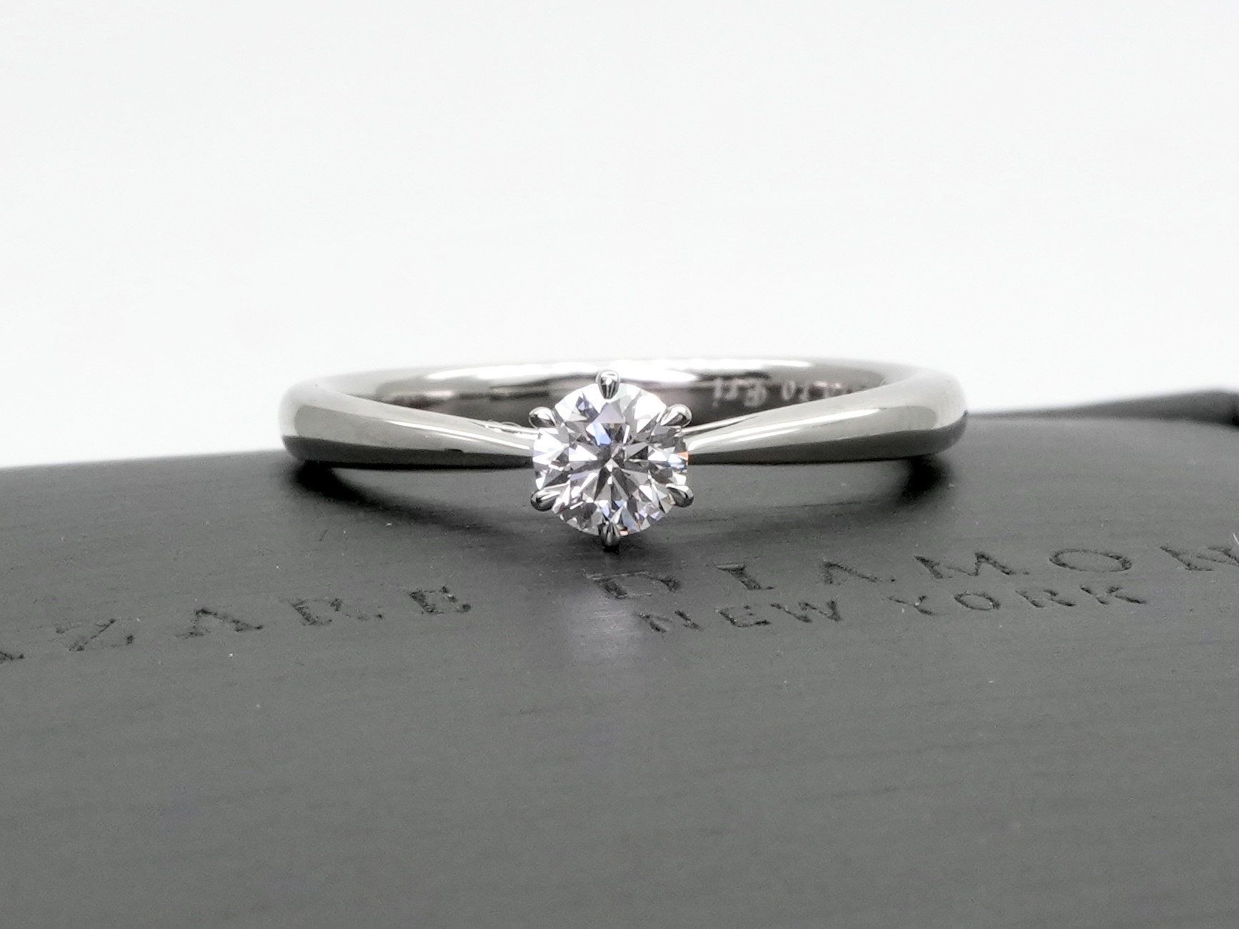 投稿記事「ラザールダイヤモンド エンゲージリング ダイヤモンド 0.25ct Pt950を買取しました！」の商品画像