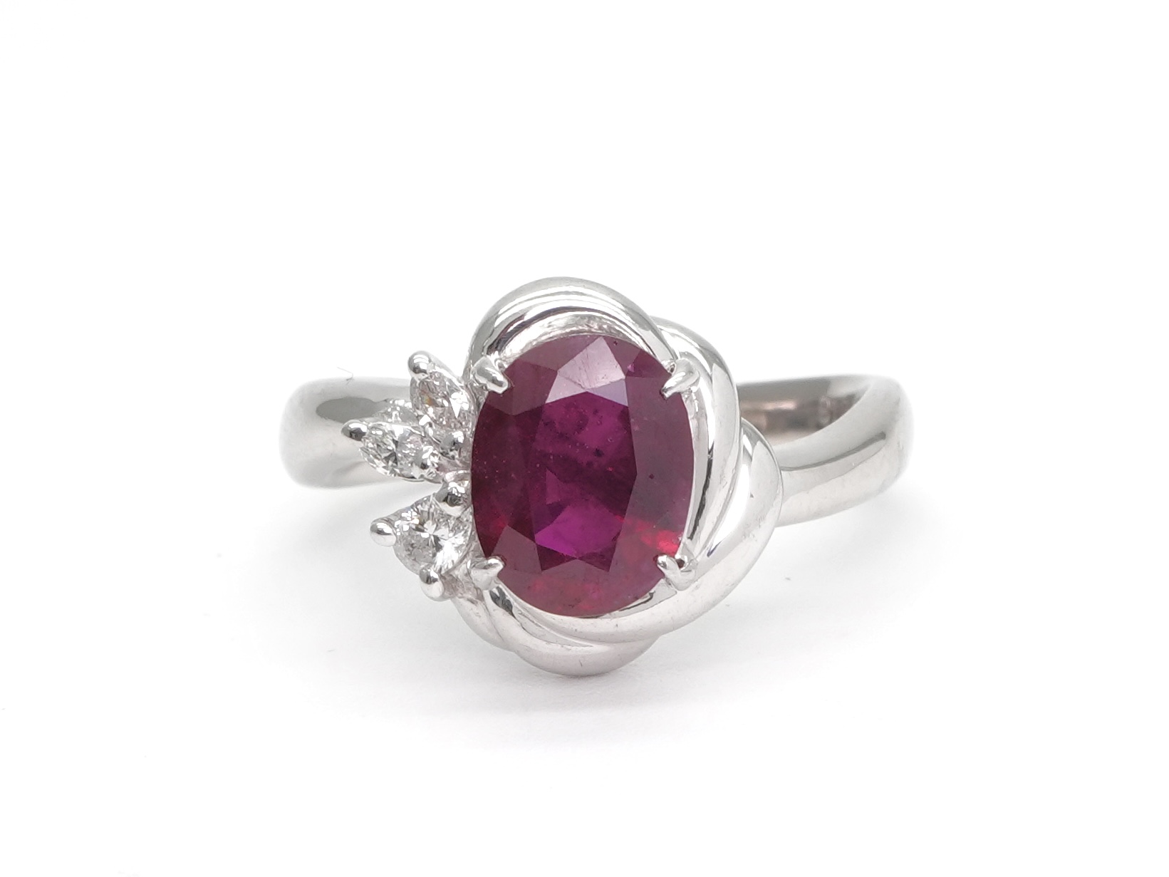 投稿記事「ルビー ダイヤモンド リング Pt900 1.76ct 0.13ctを買取しました！」の商品画像
