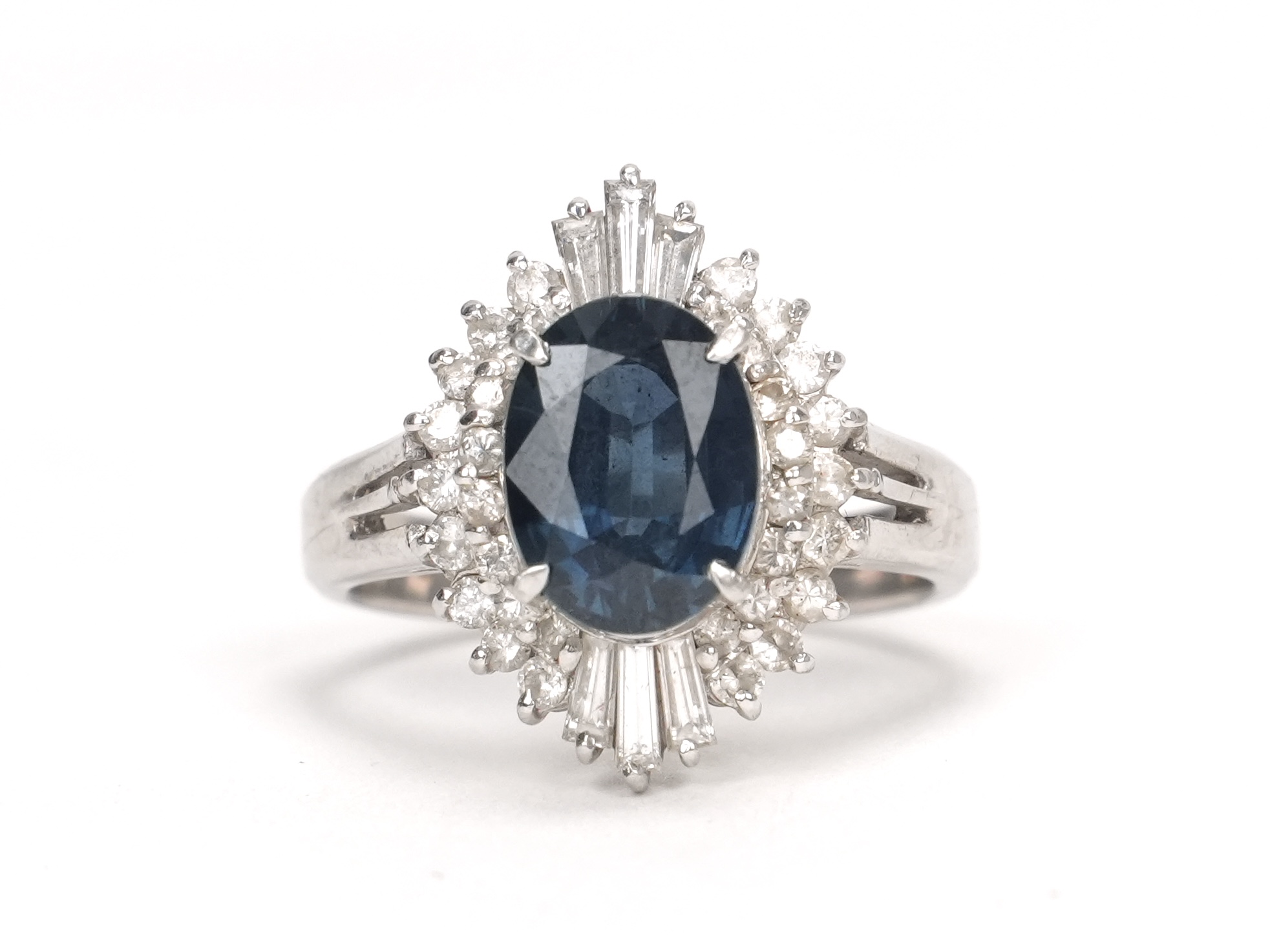 投稿記事「サファイア ダイヤモンド リング Pt900/6.7g 2.26ct D0.60ctを買取しました！」の商品画像