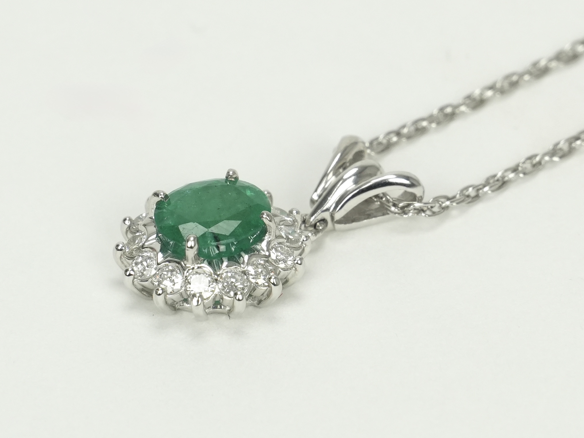 投稿記事「エメラルド ダイヤモンド ネックレス Pt900/Pt850 1.26ct D0.35ctを買取しました！」の商品画像