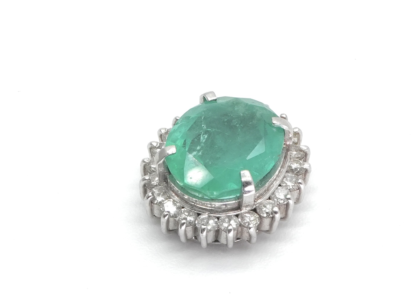投稿記事「エメラルド ダイヤモンド トップ Pt900 2.175ct D0.307ctを買取しました！」の商品画像
