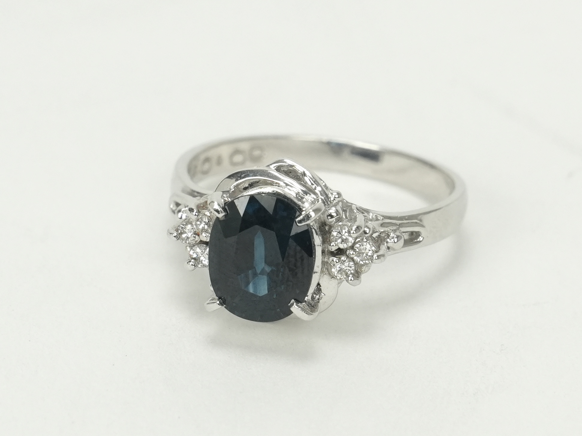 投稿記事「サファイア ダイヤモンド リング Pt900 1.94ct D0.09ctを買取しました！」の商品画像