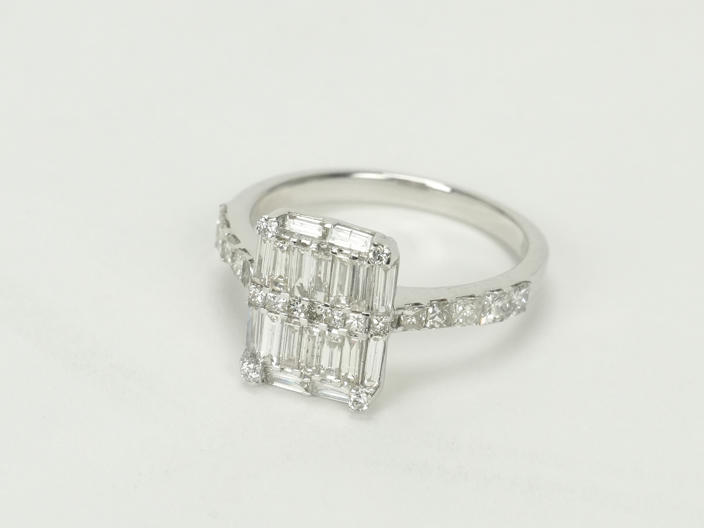 投稿記事「ダイヤモンド リング K18WG 1.13ct ホワイトゴールドを買取しました！」の商品画像