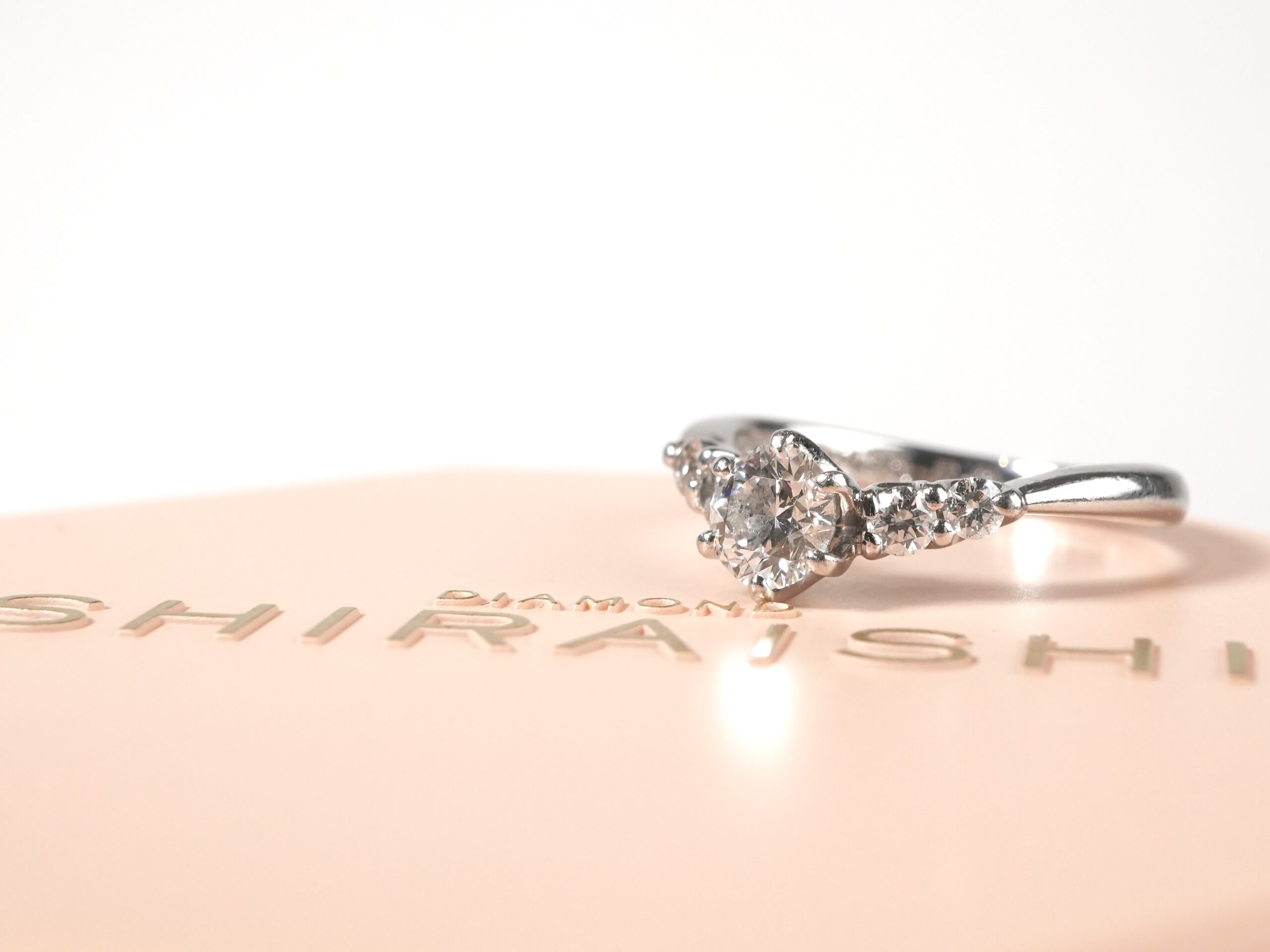 投稿記事「ダイヤモンドシライシ ダイヤモンド リング Pt900 0.42ct 0.168ctを買取しました！」の商品画像