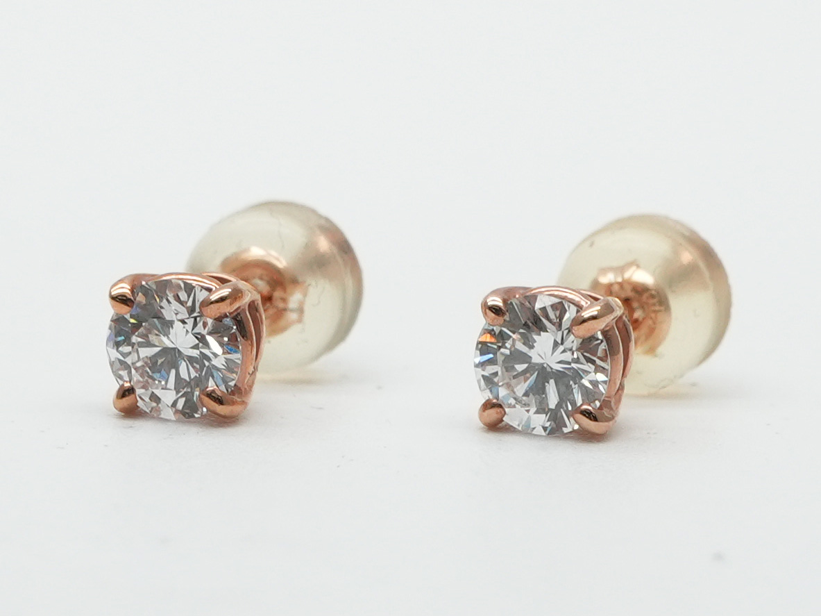 投稿記事「ダイヤ ピアス K18 0.304ct 0.307ctを買取しました！」の商品画像