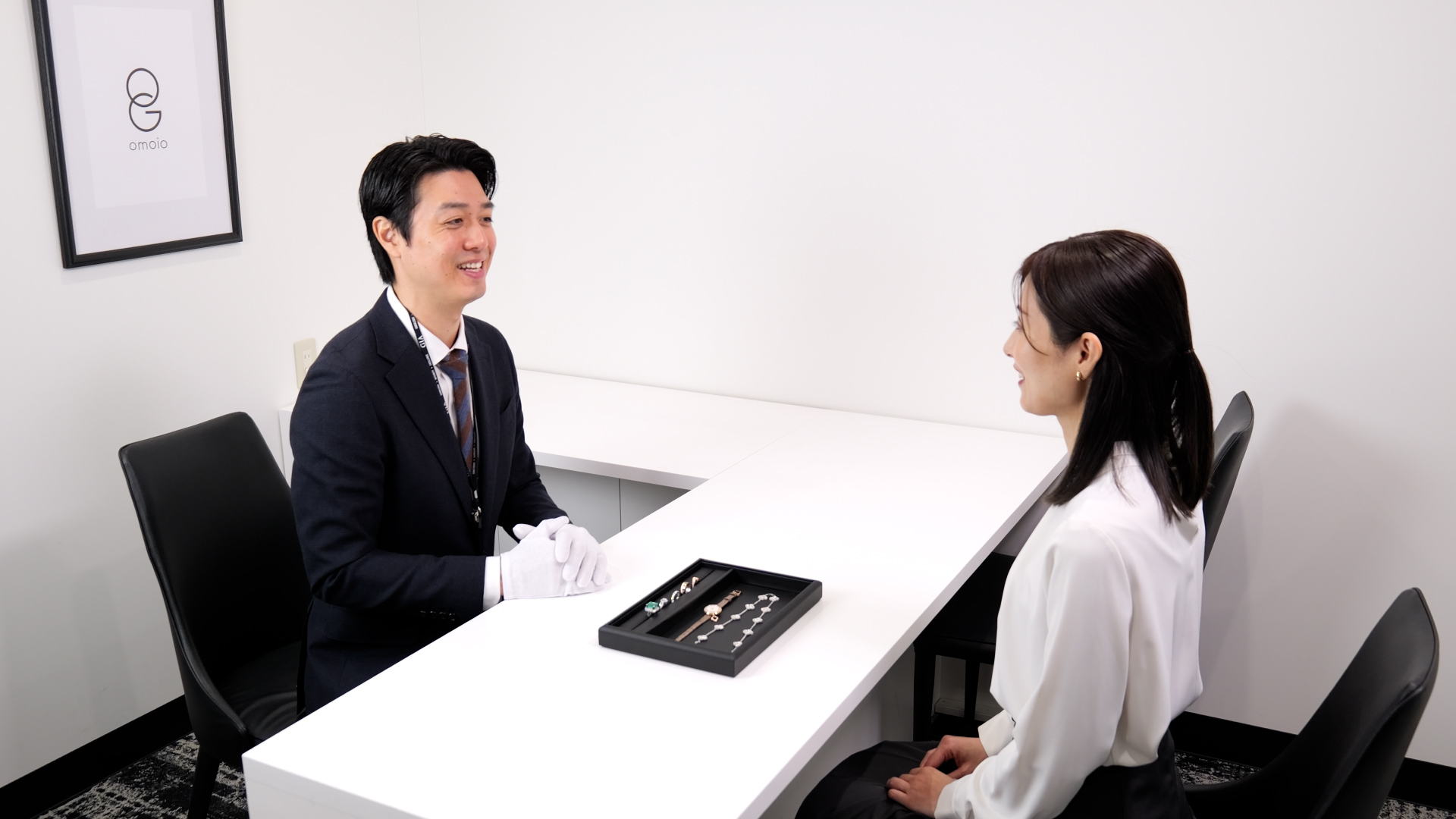 おもいおの鑑定士に相談している風景