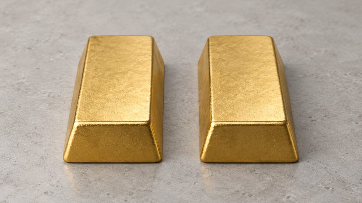 同じ形と大きさの金の延べ棒2本が、白い台の上に並んでいる